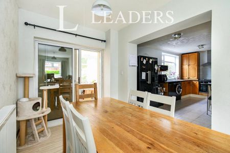 3 bedroom semi-detached house to rent - Photo 3