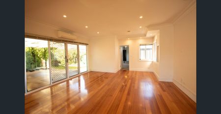 Spacious Family Living in a Prime Chelsea Location - Photo 3