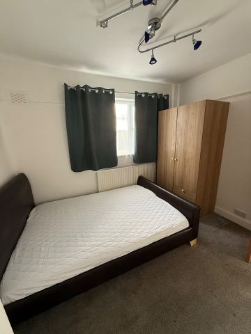 Room in a Shared House, Oldstead Road, BR1 - Photo 3