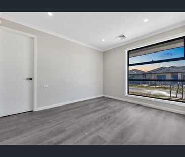 Modern Family Home In Heart Of Tarneit! - Photo 3