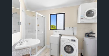 Spacious two bedroom in a central location! - Photo 4