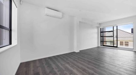 Amazing Townhouse in New Lynn - Photo 3