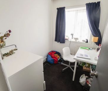 To Rent Heathwood Road, Winton, Bournemouth, BH9 £2,700 pcm Tenancy... - Photo 4