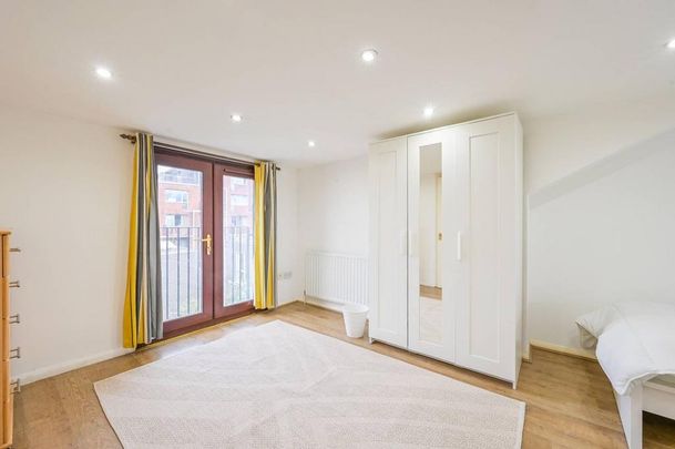 4 bedroom terraced house to rent - Photo 1