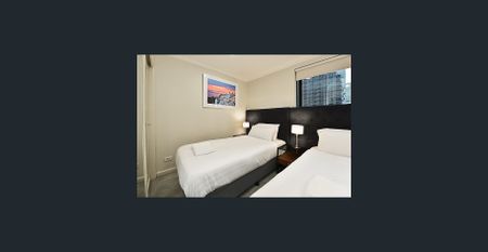 Fully furnished 2b2b close to everything!! - Photo 3