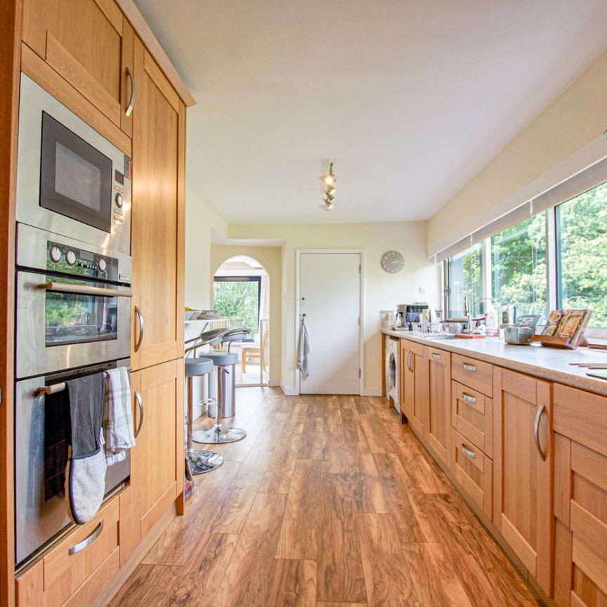 A rare waterfront residence with unrivalled harbour views became available to let on long term basis - Photo 1