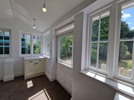 4 bedroom detached house to rent - Photo 2