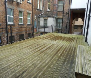 2 bedroom Flat To Let - Photo 1