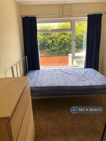 4 bedroom terraced house to rent - Photo 5