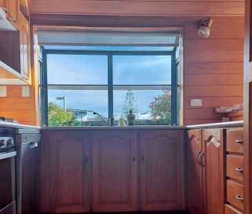 Te Atatu South - Four Bedrooms home - Photo 5