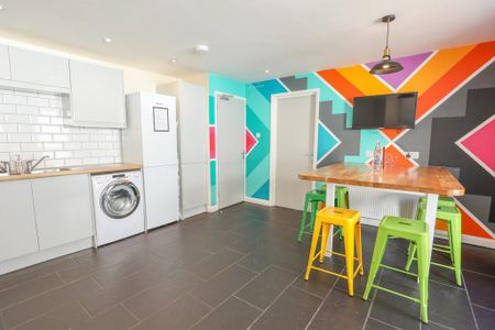 9 bedroom house of multiple occupation to rent - Photo 3