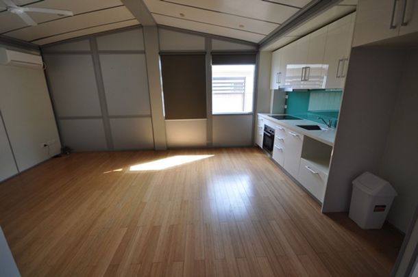 AFFORDABLE ABODE - Easy-care 4x2 - Photo 1