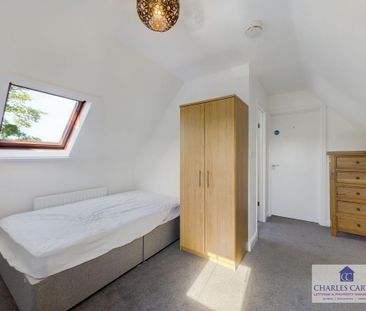 1 bedroom in a house share to rent - Photo 2