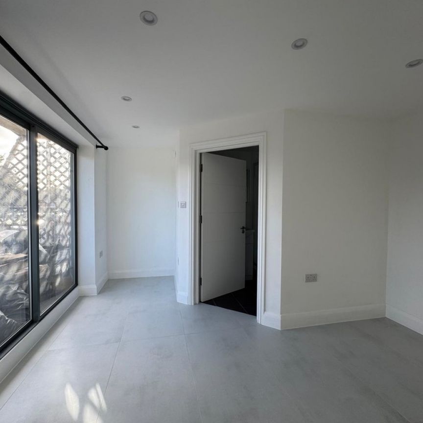 2 bed Apartment for Rent - Photo 1