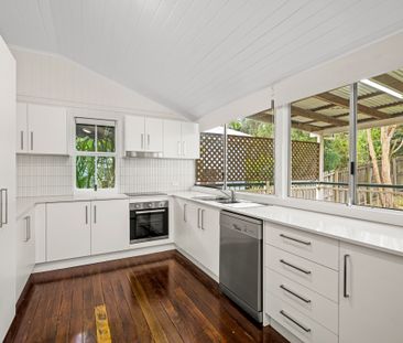 Charming Queenslander with Modern Comforts - Photo 3