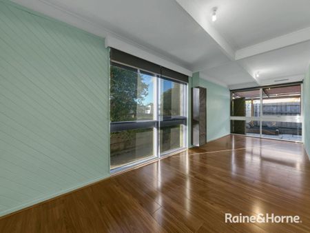 Natural Light & Leafy Vibe - Photo 3