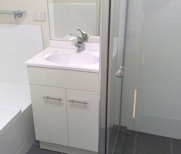 Charming Two-Bedroom Townhouse in a Sought-After Maribyrnong Location - Photo 3