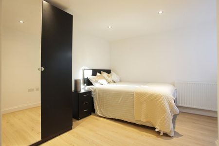 2 Bed Flat, Hoyle Road, SW17 - Photo 2