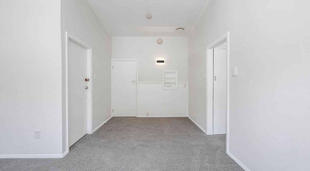 Newly Renovated 4 bedroom home - Photo 1