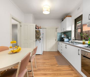 Modern Comfort Meets Effortless Living – 1/8 Lake Avenue, Pascoe Vale - Photo 2