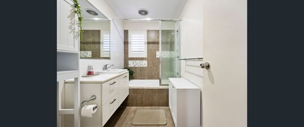 3 BEDROOMS! NEAR NORTH LAKES! - Photo 1