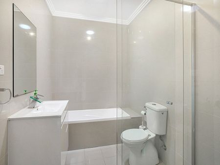 Modern Coastal Living in Maroubra - 3-Bedroom Townhouse - Photo 4