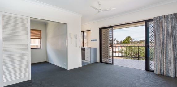 3/19 Downs Street, Redcliffe QLD 4020 - Apartment For Rent | Domain - Photo 2