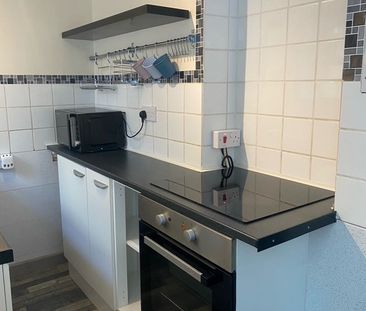 1 Bed Flat, Upper Market Street, BN3 - Photo 2