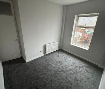 2 bedroom end of terrace house to rent - Photo 4