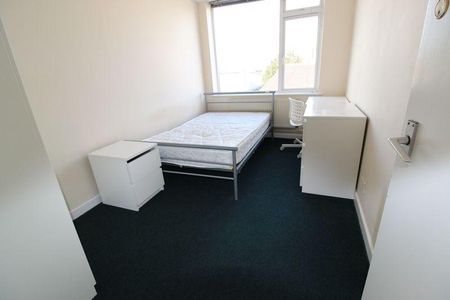 4 bedroom apartment to rent - Photo 2