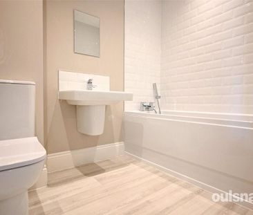 3 bedroom semi-detached house to rent - Photo 6