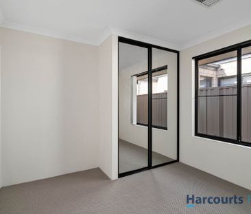 6 Calabria Street, Hammond Park WA 6164 - House For Rent - $735 | D... - Photo 6