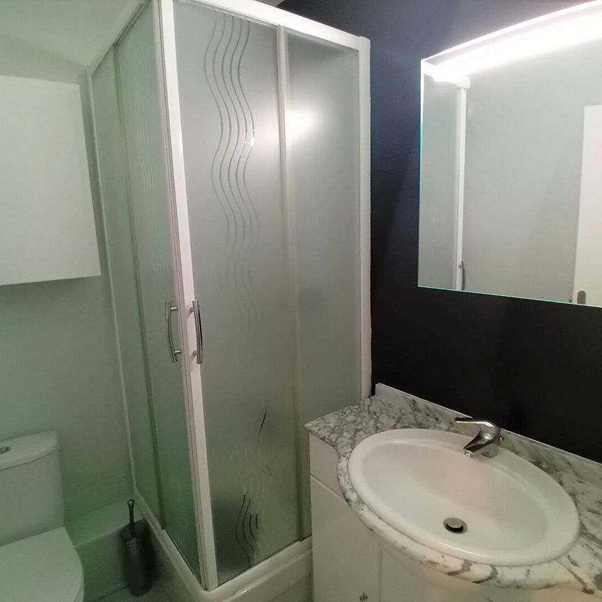 AIX LA DURANNE APPARTEMENT T3 MEUBLE AVEC TERRASSE ET GARAGE, - Photo 1