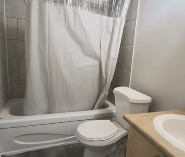 For Lease - 560 Bloor Street Unit# 109, Oshawa, Ontario - Photo 3