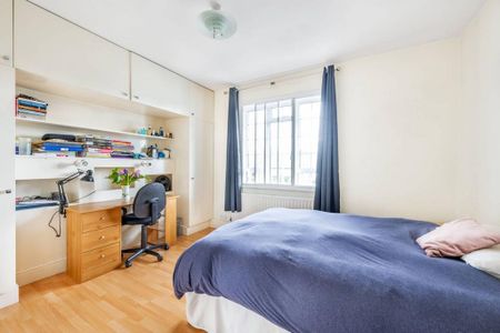 3 bedroom flat to rent - Photo 3