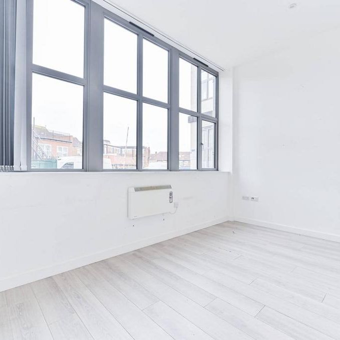 Studio to rent - Photo 1