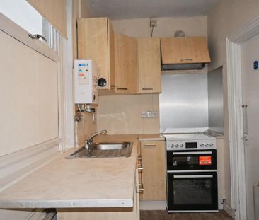 Ground floor flat to rent - Photo 2