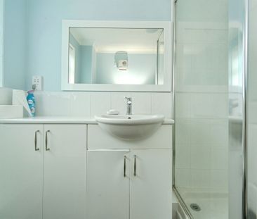 Benbow Avenue, Eastbourne - Photo 1