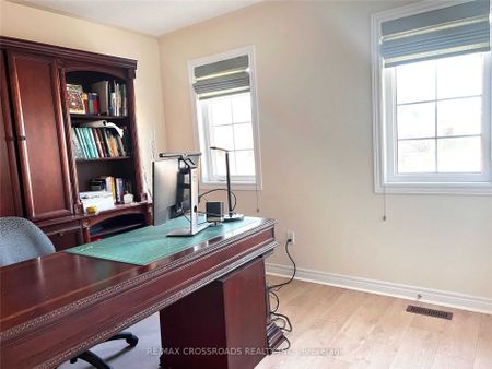 Detached Home For Lease | N8036070 - Photo 2