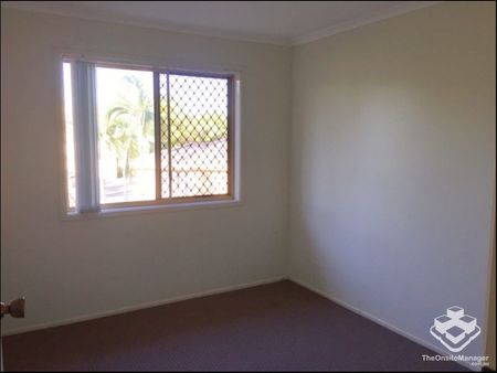 THREE BEDROOMS TOWNHOUSE WITH NEW AIR CONDITION - Photo 5