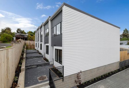 Prime Green Bay Location – 2-Bedroom Townhouse with Special Offer - Photo 3