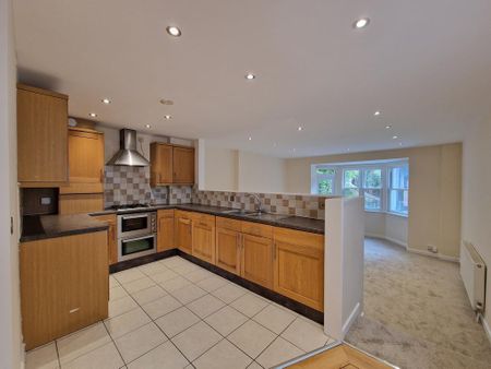 3 bedroom end of terrace house to rent - Photo 2