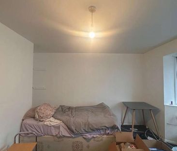 Sultan Road London, E11 - Photo 3