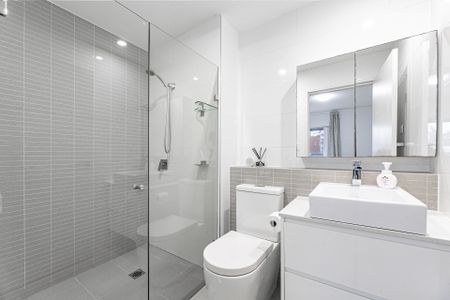 Bright and Stylish Two-Bedroom Apartment with Northeast Views in Gordon - Photo 3