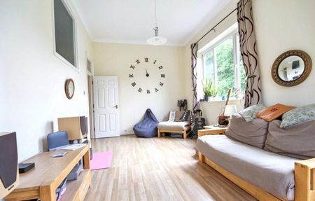 1 Bedroom Flat / Apartment to let - Photo 2