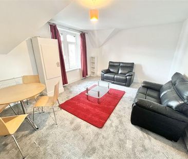 2 bedroom flat to rent - Photo 2