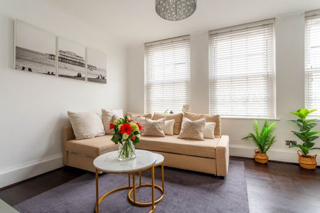 3 Bed Flat, West Street, BN1 - Photo 2