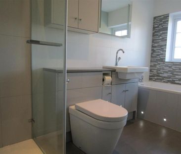 2 bedroom end of terrace house to rent - Photo 5