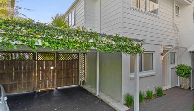 Private, Central Meadowbank - Photo 1