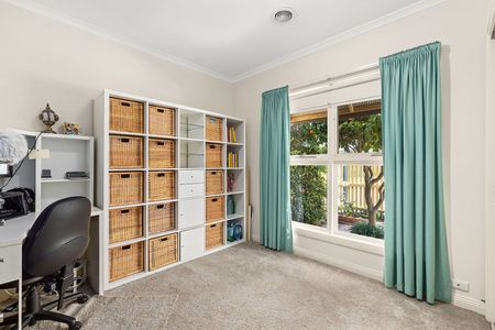 Picturesque, Spacious 3 Bedroom Home - Photo 5